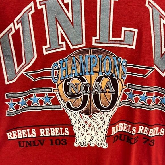 Vintage Logo 7 Men's UNLV Champions NCAA Running Rebels‎ T-Shirt Red Size Small - Picture 2 of 5